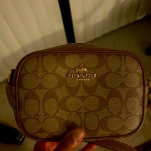 I’m selling a coach purse.
